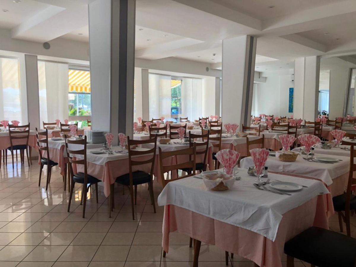 Hotel Alda Cervia Exteriör bild