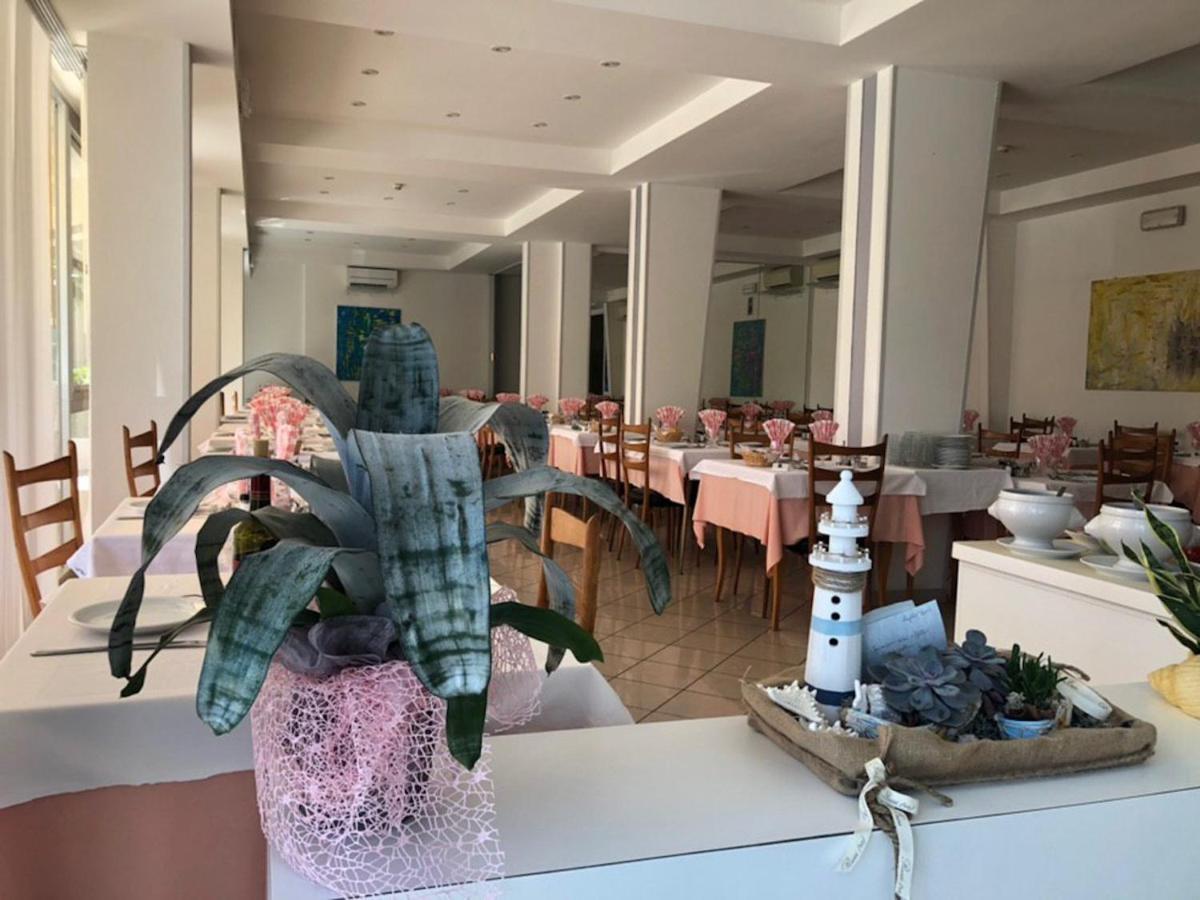 Hotel Alda Cervia Exteriör bild